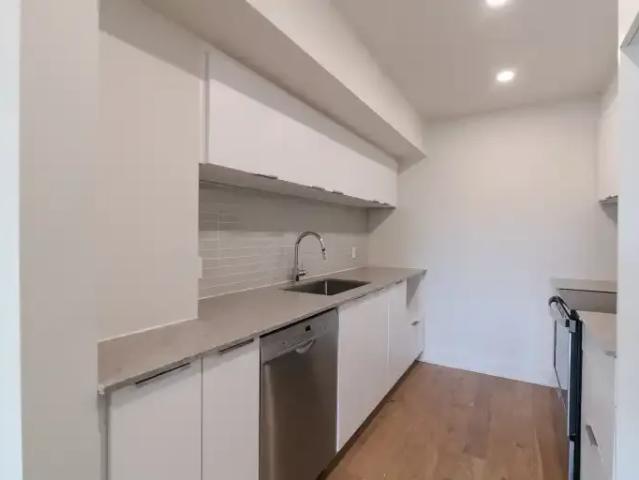 For Rent 3 Bedroom Apartment Mont QC DS105377562