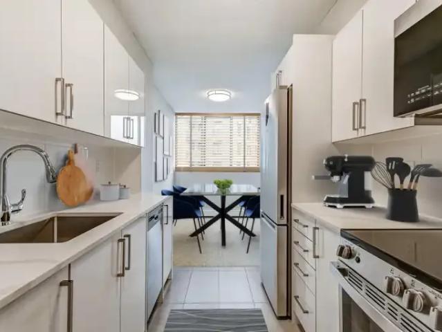 For Rent 3 Bedroom Apartment Oakville ON DS105197848
