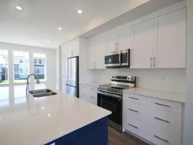 For Rent 3 Bedroom Apartment Okotoks AB DS105337366