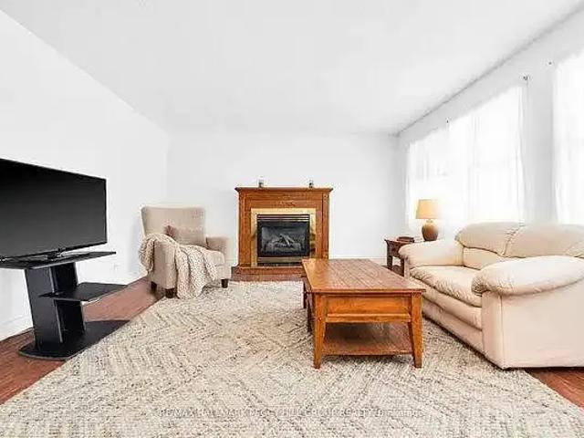 For Rent 3 Bedroom Apartment Orillia ON DS102143842
