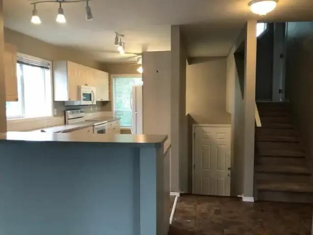 For Rent 3 Bedroom Apartment Airdrie AB DS104470660