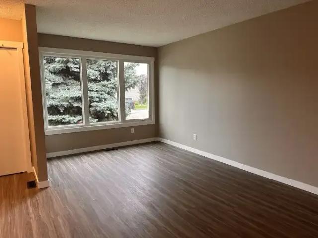 For Rent 3 Bedroom Apartment Airdrie AB DS104470779