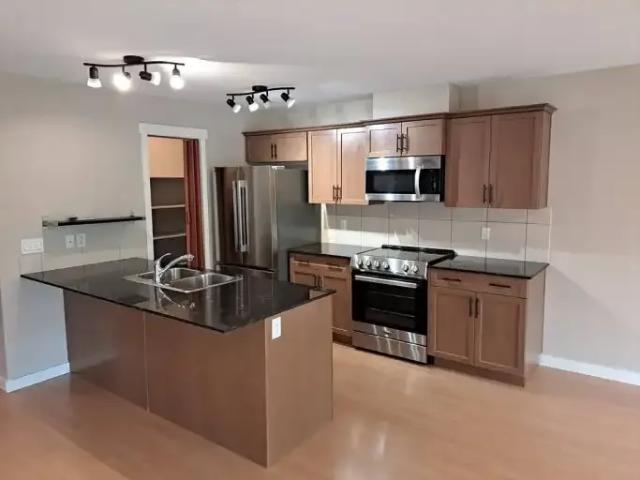 For Rent 3 Bedroom Apartment Airdrie AB DS105565451