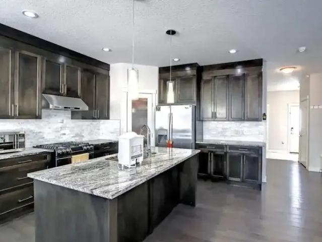 For Rent 3 Bedroom Apartment Airdrie AB DS105308735