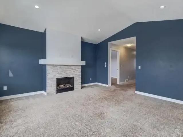 For Rent 3 Bedroom Apartment Airdrie AB DS105326957