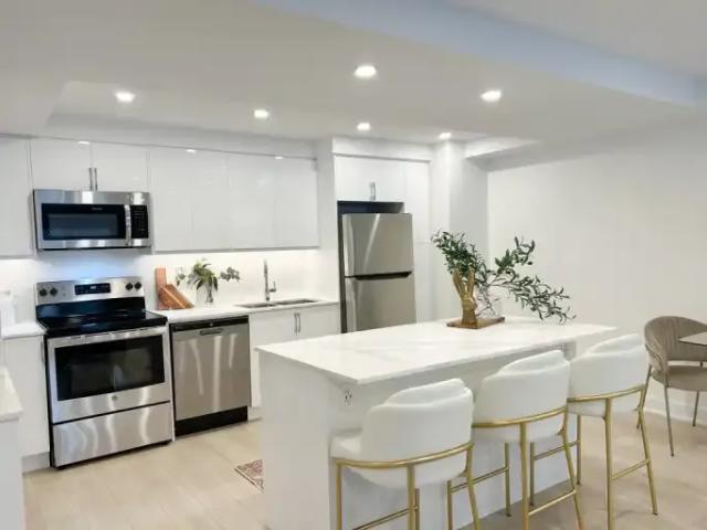 For Rent 3 Bedroom Apartment Burlington ON DS104840943