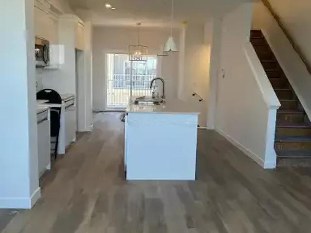 For Rent 3 Bedroom Apartment Calgary AB DS103695107