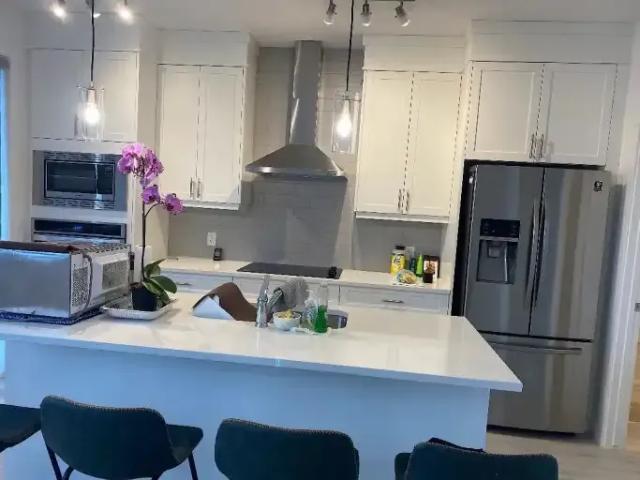 For Rent 3 Bedroom Apartment Calgary AB DS105554461