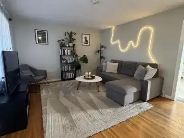 For Rent 3 Bedroom Apartment Calgary AB DS105580837
