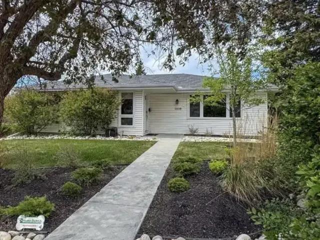 For Rent 3 Bedroom Apartment Calgary AB DS105100806