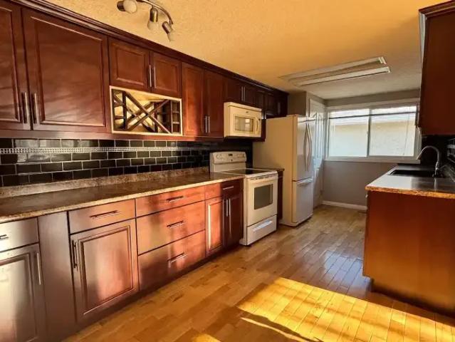 For Rent 3 Bedroom Apartment Calgary AB DS105226476