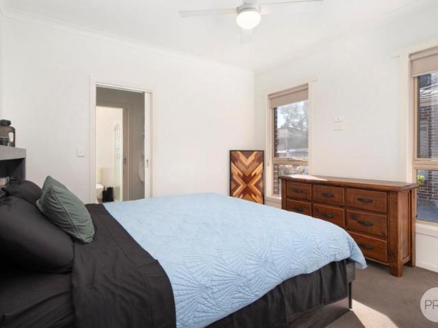 For Rent 3 Bedroom Apartment CANADIAN VIC DS105944270