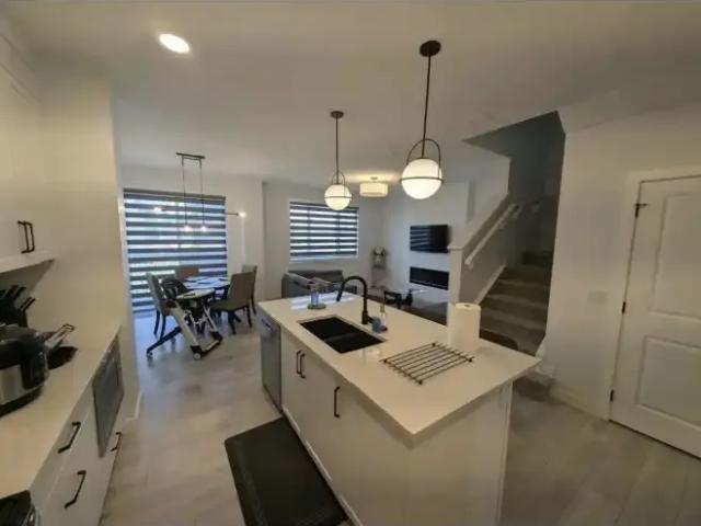 For Rent 3 Bedroom Apartment Chestermere AB DS104535503