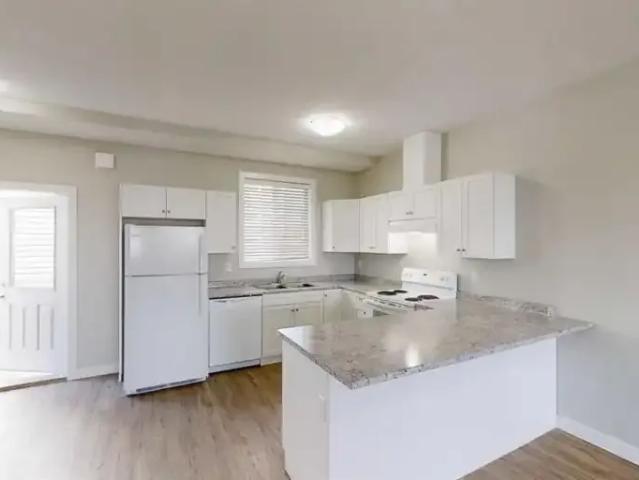 For Rent 3 Bedroom Apartment Clairmont AB DS104224664