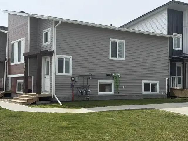 For Rent 3 Bedroom Apartment Clairmont AB DS104841798