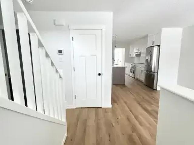 For Rent 3 Bedroom Apartment Cochrane AB DLS105047761