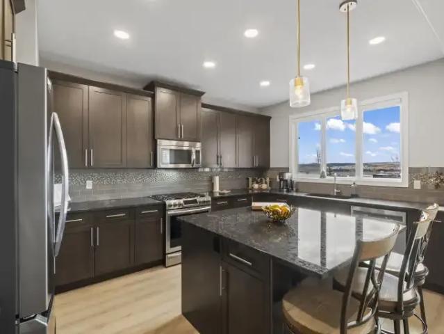 For Rent 3 Bedroom Apartment Cochrane AB DLS105601915