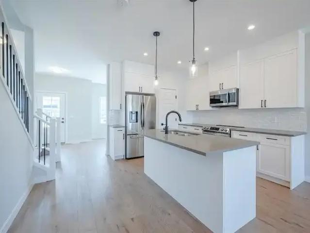 For Rent 3 Bedroom Apartment Cochrane AB DS105434840