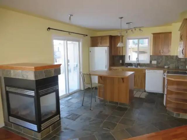 For Rent 3 Bedroom Apartment Cochrane AB DS105933855