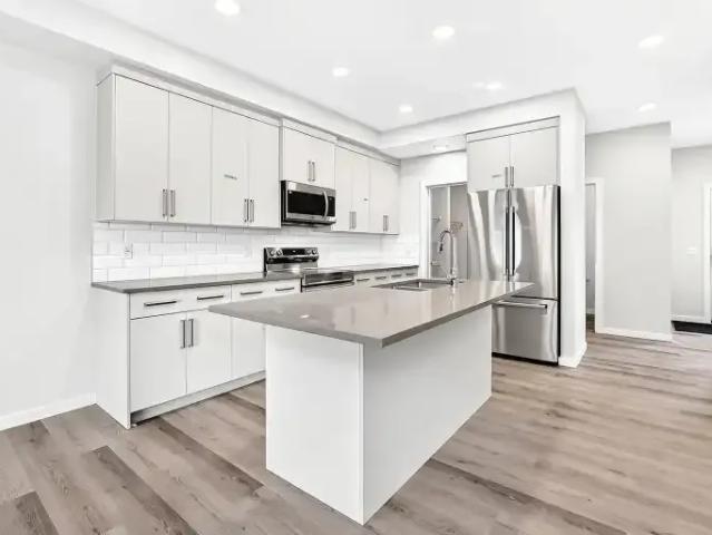 For Rent 3 Bedroom Apartment Cochrane AB DS106148448