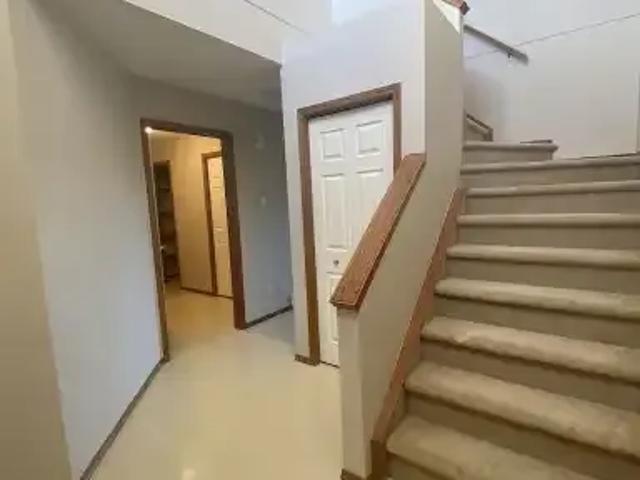 For Rent 3 Bedroom Apartment Cochrane AB DS106181182