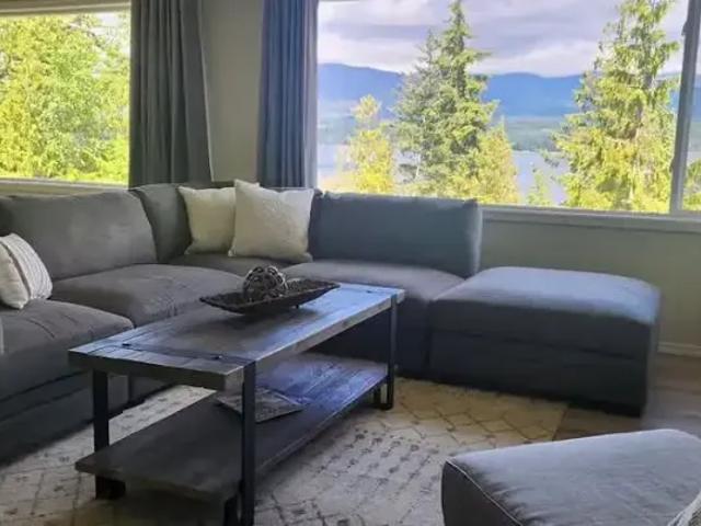 For Rent 3 Bedroom Apartment Eagle Bay BC DS105410480