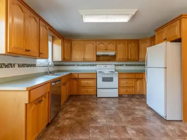 For Rent 3 Bedroom Apartment Edmonton AB DS104036221
