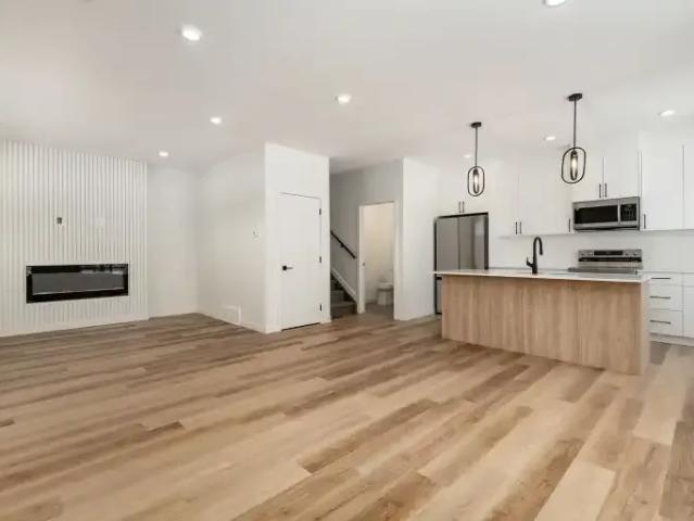 For Rent 3 Bedroom Apartment Edmonton AB DS105565402