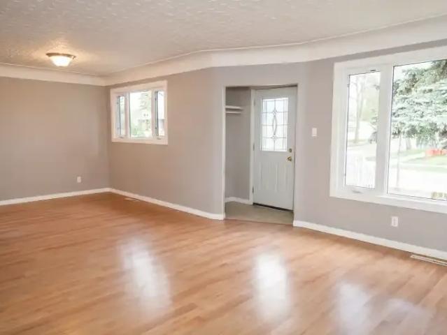 For Rent 3 Bedroom Apartment Edmonton AB DS105580996