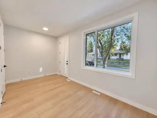 For Rent 3 Bedroom Apartment Edmonton AB DS105602088
