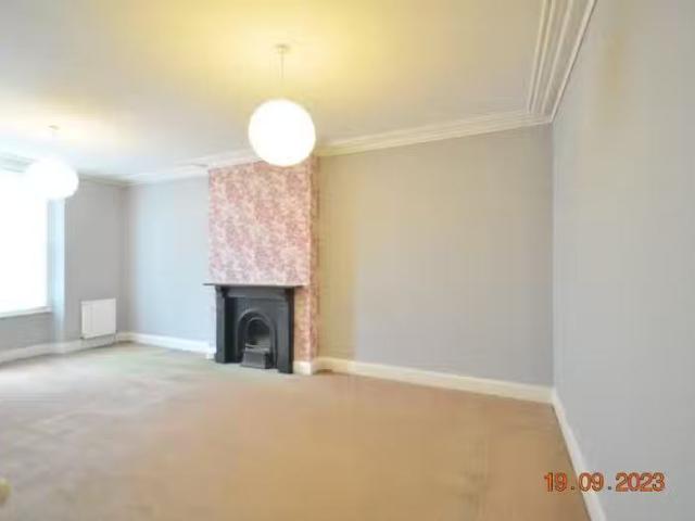 Nice 3 bedroom apartment for rent in Bay Road, Clevedon, Somer.