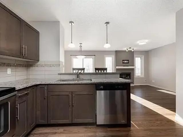 For Rent 3 Bedroom Apartment Fort Saskatchewan AB DS105601879