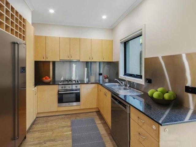 For Rent 3 Bedroom Apartment Kensington VIC DS105362274