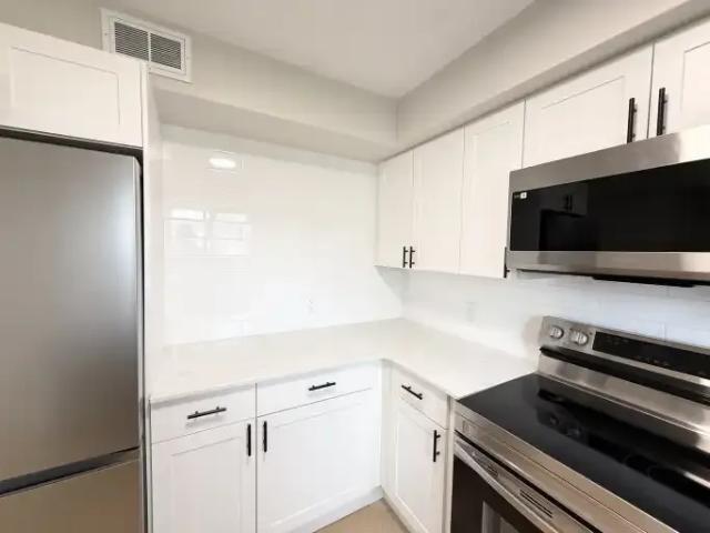 For Rent 3 Bedroom Apartment Kingston ON DS103410856