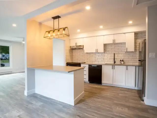 For Rent 3 Bedroom Apartment Kingston ON DS103840209