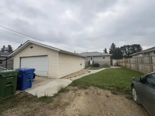 For Rent 3 Bedroom Apartment Red Deer AB DLS104957588