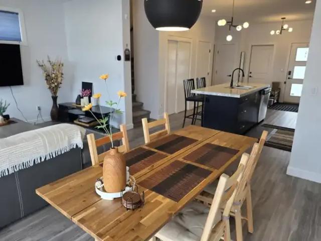For Rent 3 Bedroom Apartment Red Deer AB DLS104985969