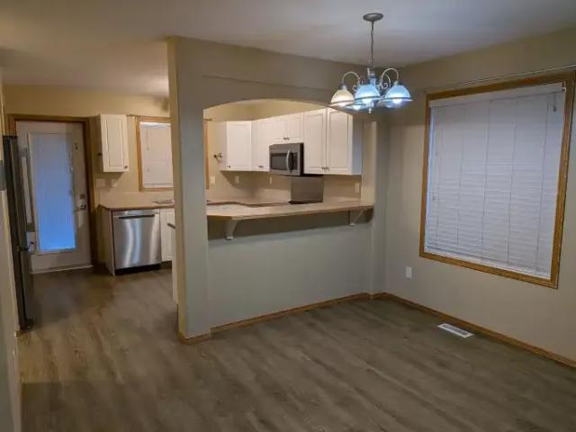 For Rent 3 Bedroom Apartment Red Deer AB DS105248867