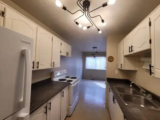 For Rent 3 Bedroom Apartment Red Deer AB DS105526008
