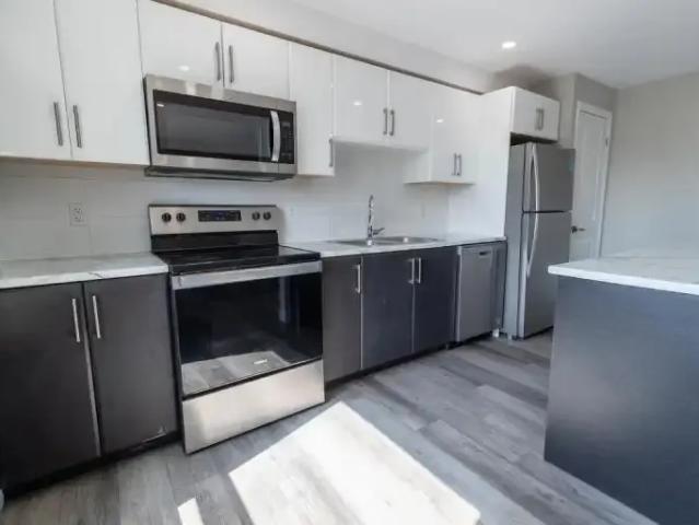 For Rent 3 Bedroom Apartment St. Catharines ON DS99409776
