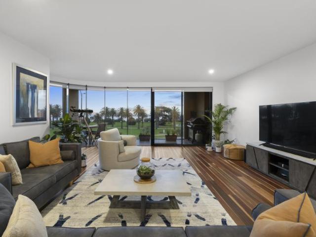 For Rent 3 Bedroom Apartment St Kilda West VIC DS105865418