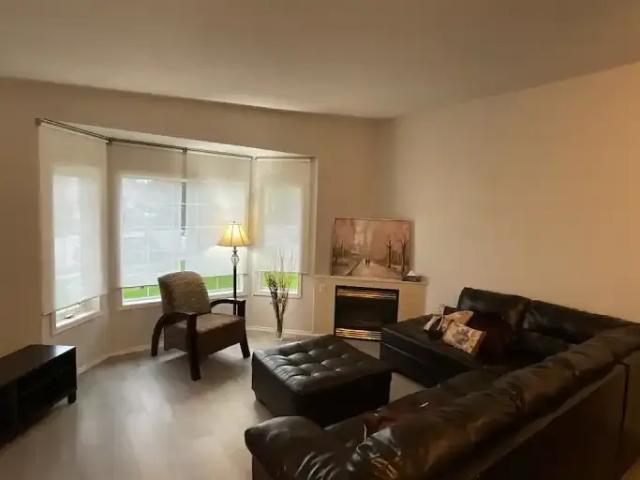 For Rent 3 Bedroom Apartment Strathmore AB DS105022887