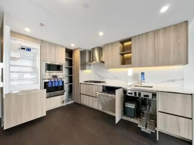 For Rent 3 Bedroom Apartment Surrey BC DS105643410