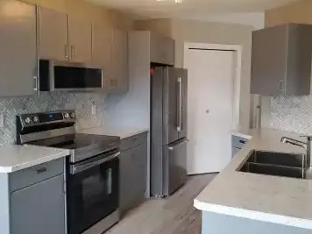 For Rent 3 Bedroom Apartment Sylvan Lake AB DS105150755