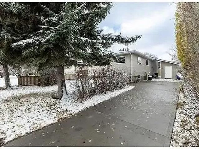 For Rent 3 Bedroom Apartment Sylvan Lake AB DS105281633