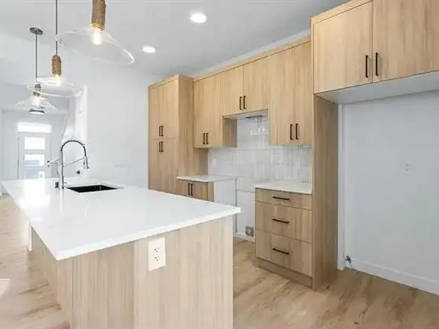 For Rent 3 Bedroom Apartment Sherwood Park AB DS106181386