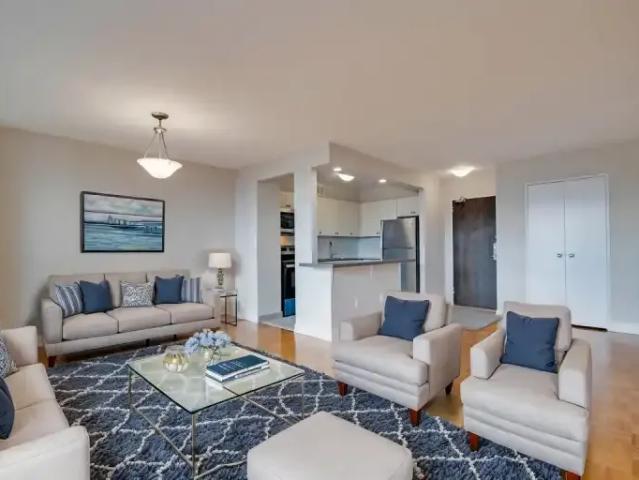 For Rent 3 Bedroom Apartment Toronto ON DS103694018