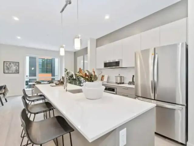 For Rent 3 Bedroom Apartment Vancouver BC DS105410493