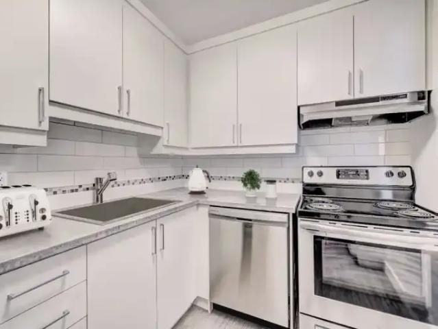 For Rent 3 Bedroom Apartment Verdun QC DS104939687