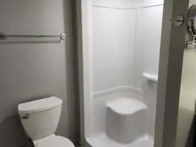 For Rent 3 Bedroom Apartment Windsor ON DS102952256